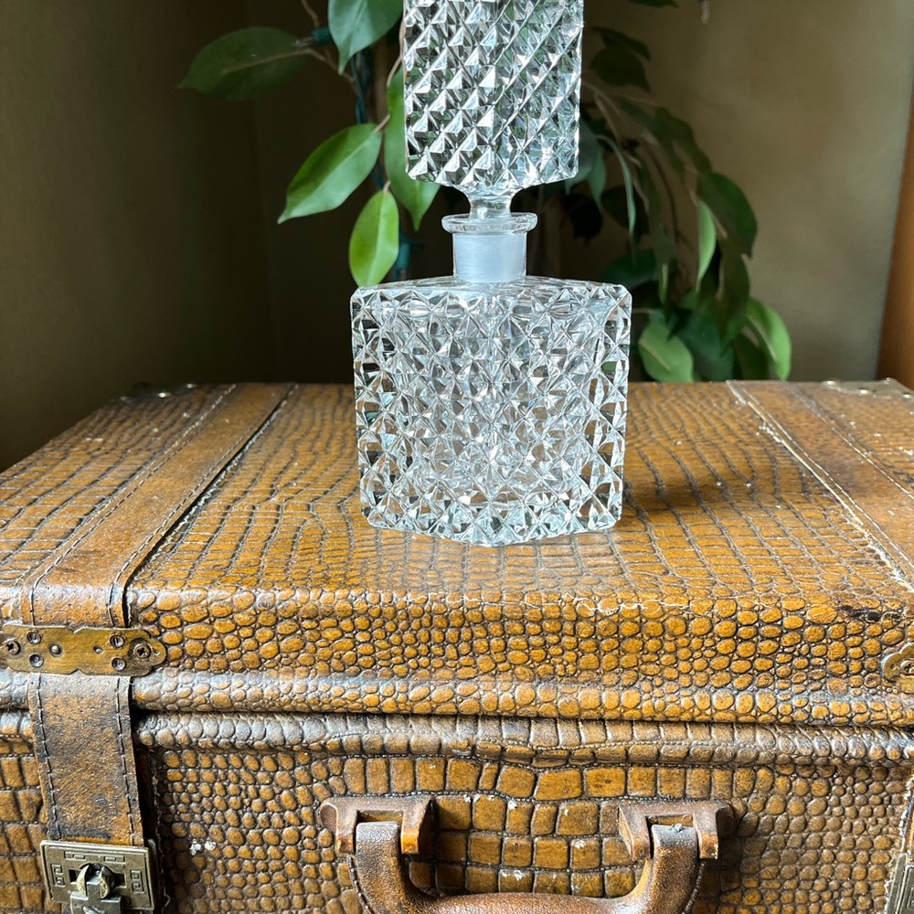 Elegant crystal glass decanter with stopper.
